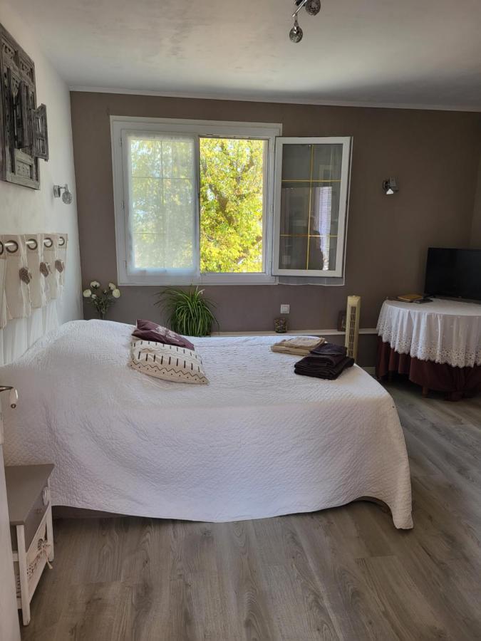 Chambre D'Hotes Le Chat Botte Espedaillac Ngoại thất bức ảnh